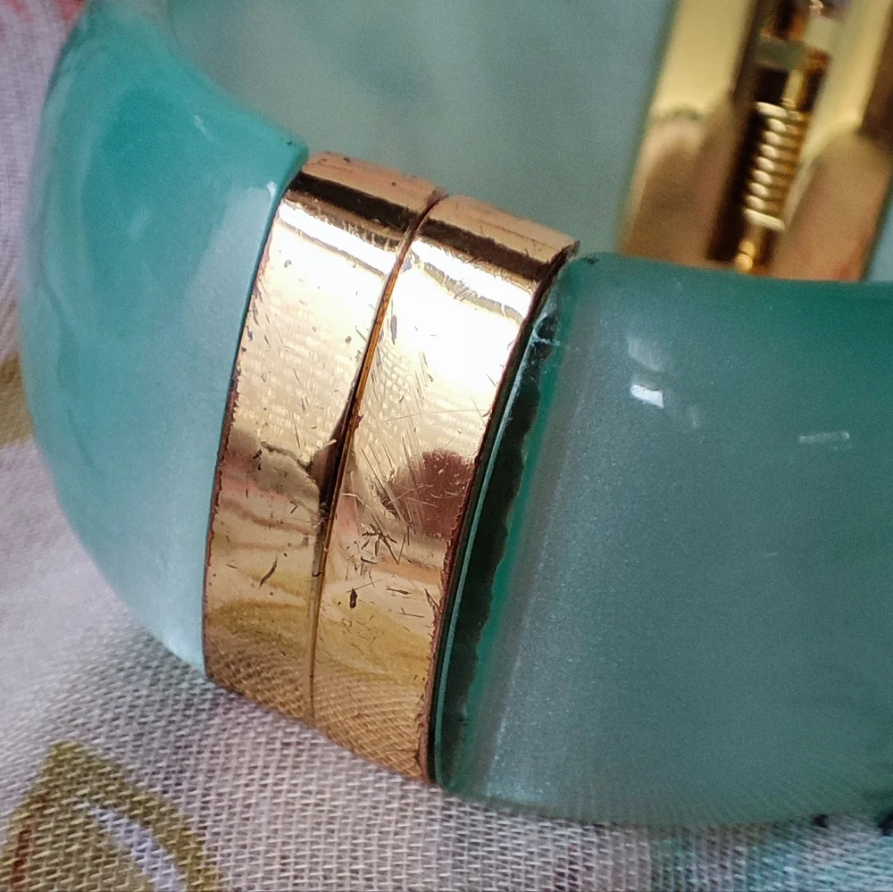 Icy Frosted Light Aqua Blue Moonglow Lucite Clamper Vintage Gold Tone Bracelet